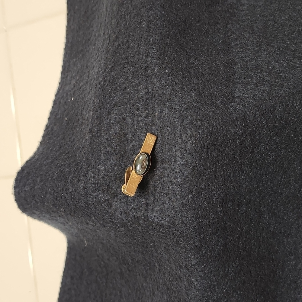 Vintage pretty stone tie clip